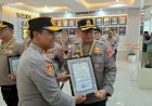 Kapolres-Flores-Timur-Terima-Penghargaan-atas-Keberhasilan-Penanganan-Konflik-Sosial-di-Adonara-Timur