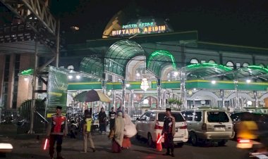 Berikan-Rasa-Aman-dan-Nyaman-Ibadah,-Polsek-Krian-Siagakan-Anggota