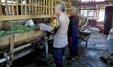 Bhabinkamtibmas-Desa-Kemantren-Cek-Lahan-P2B-untuk-Swasembada-Pangan-Mandiri