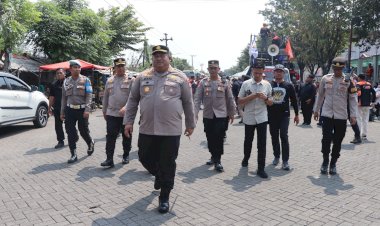 Polisi-Lakukan-Pengawalan,-Peringatan-Hari-Buruh-di-Pasuruan-Berlangsung-Kondusif