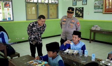Ahli-Gizi-dari-JICA-Acungi-Jempol-Pelaksanaan-MBG-oleh-SPPG-Polres-Tulungagung