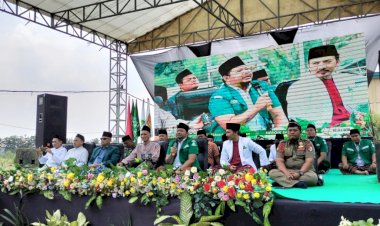 Kapolsek-Krian-Hadiri-Heroik-Santri-dan-Parade-Lalaran-Nadhom-Alfiyah-di-Ponpes-Al-Amanah-Junwangi