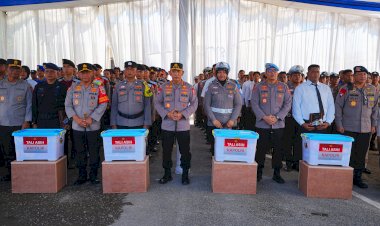 Kapolri-Beri-Motivasi-dan-Apresiasi-kepada-Anggota-Polri-Terdampak-Bencana-di-Sumbar
