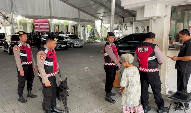 Ops-Lilin-Semeru-Polda-Jatim-Libatkan-Unit-K9-Ditsamapta-Laksanakan-Patroli-dan-Sterilisasi-Gereja