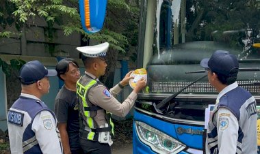 Operasi-Keselamatan-Semeru-2026-Polres-Mojokerto-Kota-Pastikan-Kelaikan-Angkutan-Umum