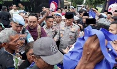 Ramadan-Berkah,-Kapolda-Jatim-Berbagi-Takjil-dan-Buka-Puasa-Bersama-Elemen-Masyarakat
