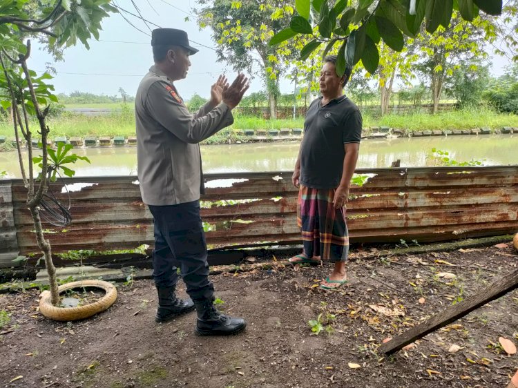 Bhabinkamtibmas Pademonegoro Polsek Sukodono bersama Warga Tinjau Kolam untuk Budidaya Ikan Dukung Program Ketahanan Pangan