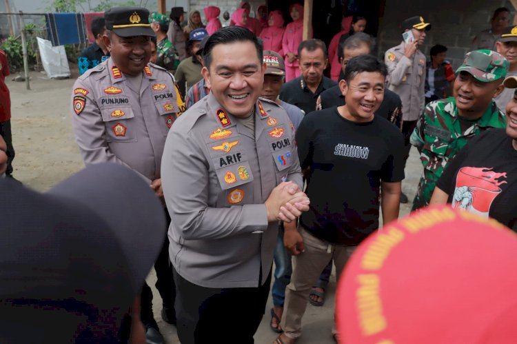 Sambut Hari Bhayangkara ke - 79 Polres Blitar Salurkan Bantuan Sosial Warga Kampung Baru