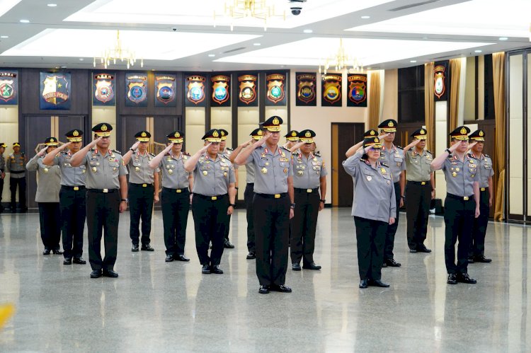 17 Perwira Tinggi Polri Naik Pangkat, Satu Diantaranya Raih Bintang Tiga