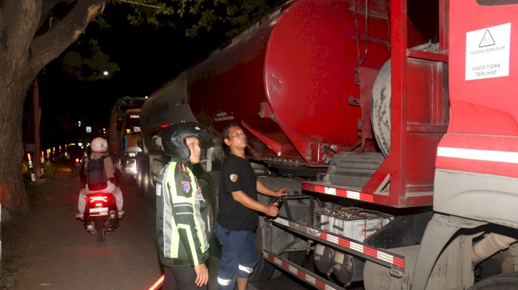 Libatkan Personel Gabungan,Kapolresta Banyuwangi Turun Langsung Pimpin Urai Kepadatan di Pelabuhan Ketapang