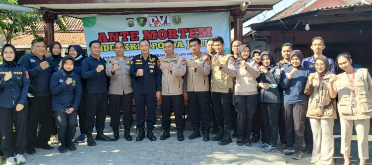 Dokkes Polda Jatim Lakukan Pengumpulan DNA Keluarga Korban Reruntuhan Bangunan Ponpes Al Khoziny