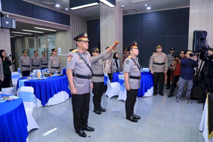 Pimpin Sertijab dan Pengantar Purna Tugas, Kadivhumas Polri Tekankan untuk Selalu Berbuat yang Terbaik