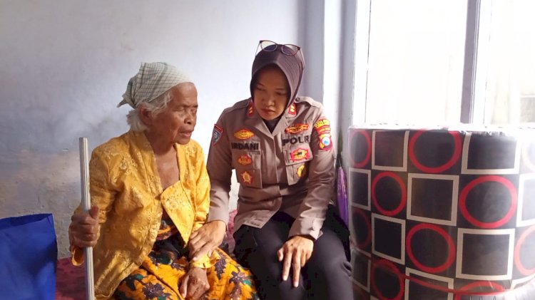 Polri Peduli Polres Lumajang Salurkan Bantuan untuk Lansia Sebatangkara