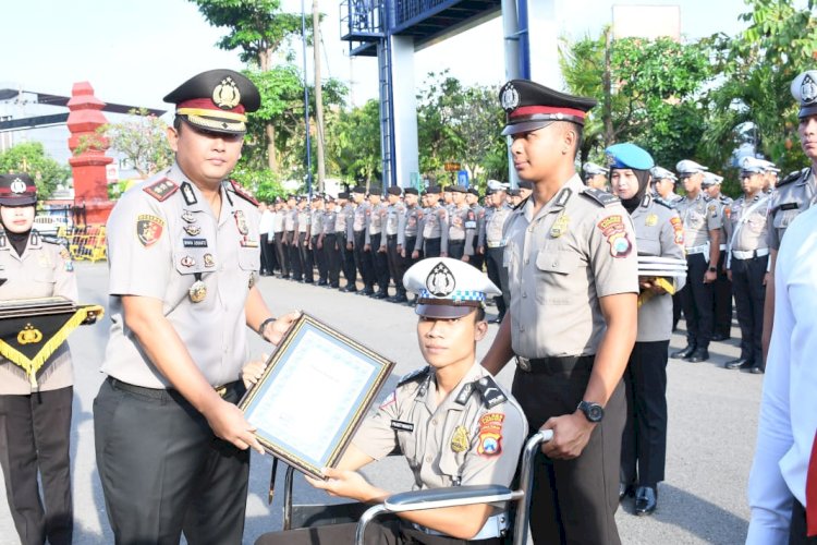 Bripda Sakti Terima Penghargaan Usai Insiden Viral Hentikan Bus Langgar Jalur